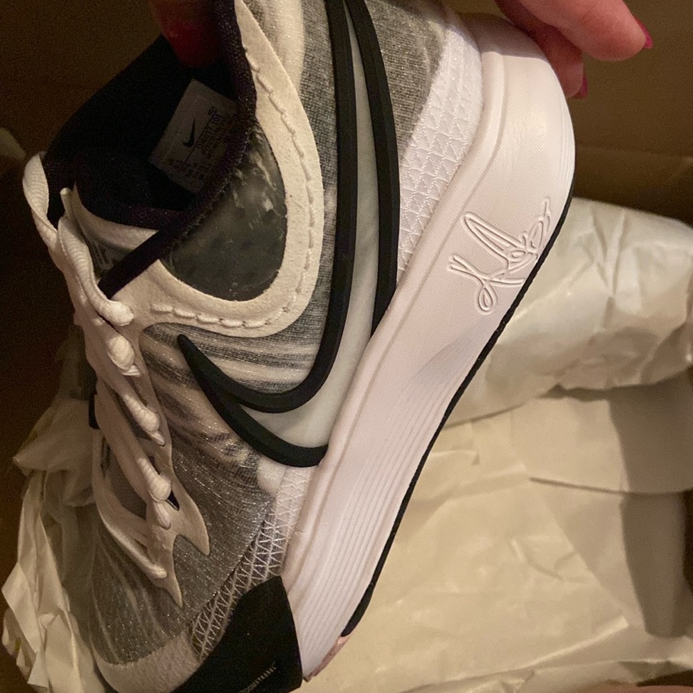 Nike Kyrie New in Box Sneakers - Picture 3 of 5